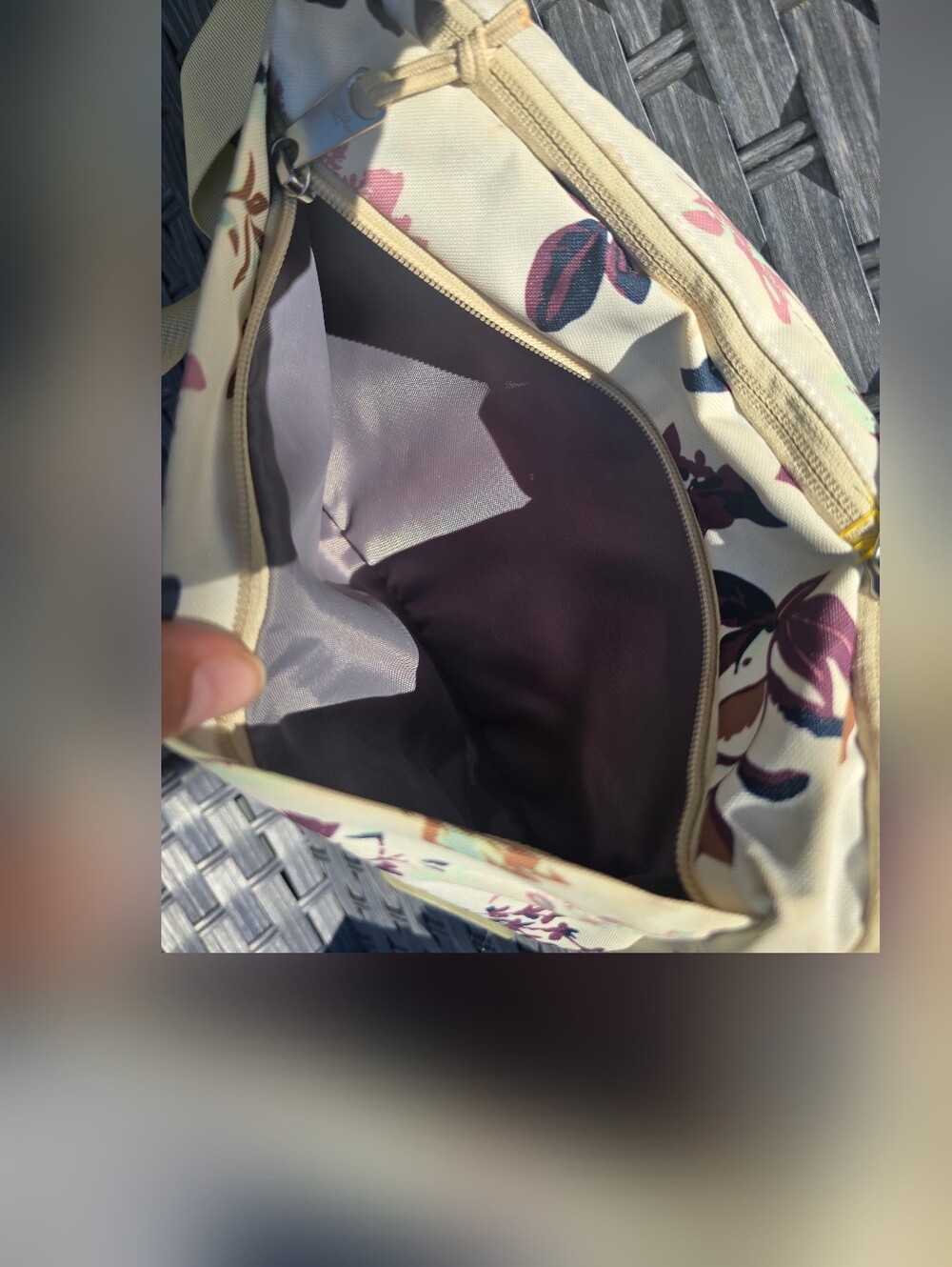 The North Face,Berkeley Field Sling Bag,  In Floral Neutral & Mauve - Picture 7 of 13